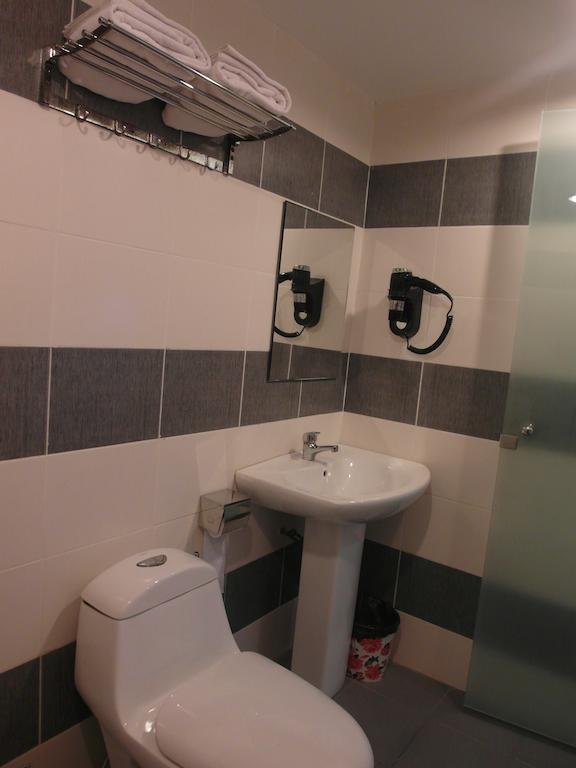 Mcity Inn Miri Room photo